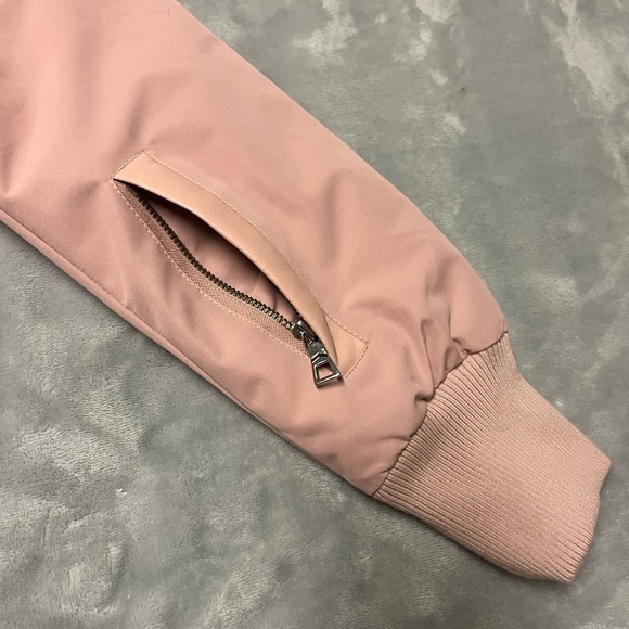 🇨🇦 Pink Women’s Jacket with Faux Fur Hood - Picture 5 of 15